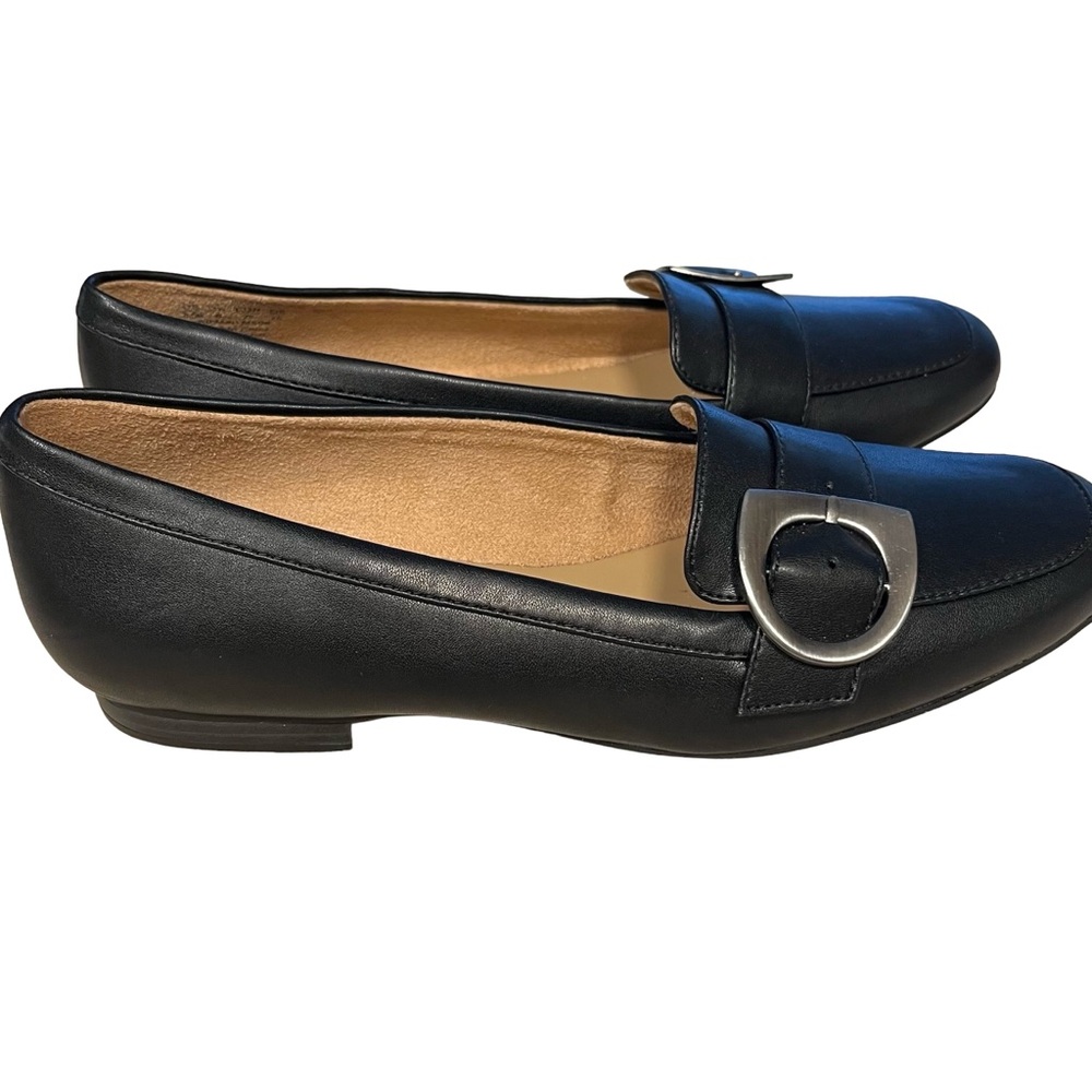 NEW Naturalizer Kayden Moc Slip-On Womens Sz 8.5 Black Smooth Silver Buckle Flat - Picture 3 of 9